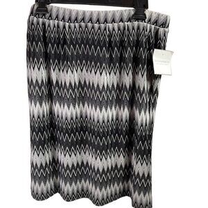 SAG HARBOR Ladies Elastic Waist Above Knee Chevron Print Skirt Black Size Medium